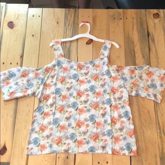Tops - Cold shoulder